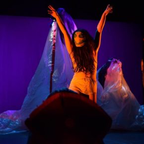 Pour une critique féministe du théâtre actuel des femmes Pour une critique féministe du théâtre actuel des femmes