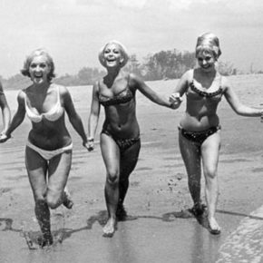 Industrialisation des seins féminins : une histoire de mode et de culture Industrialisation des seins féminins : une histoire de mode et de culture